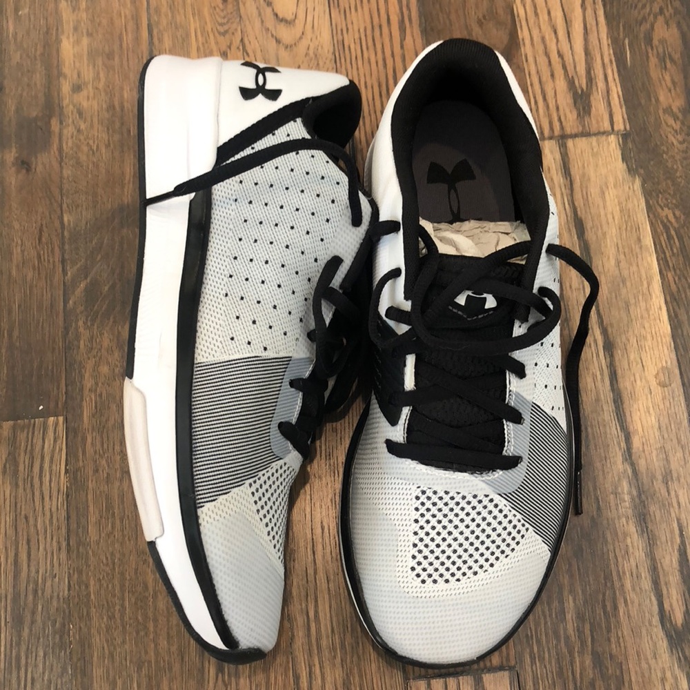 Brand new Under Armour Showstopper Shoes 9.5